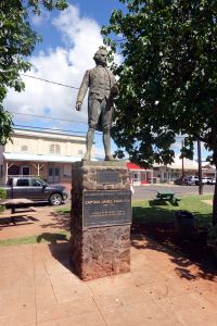 Kapitán Cook při objevení Havaje přistál na ostrově Kauai u dnešního města Waimea.